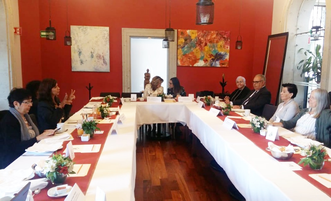 4D852053-52E4-45C6-BEB9-3BD934DD2C6C